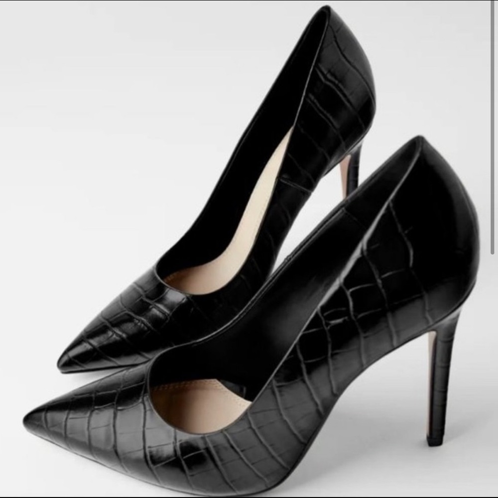 Animal print high heeled shoes.